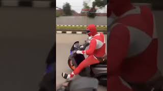 Power Rangers vermelho final feliz