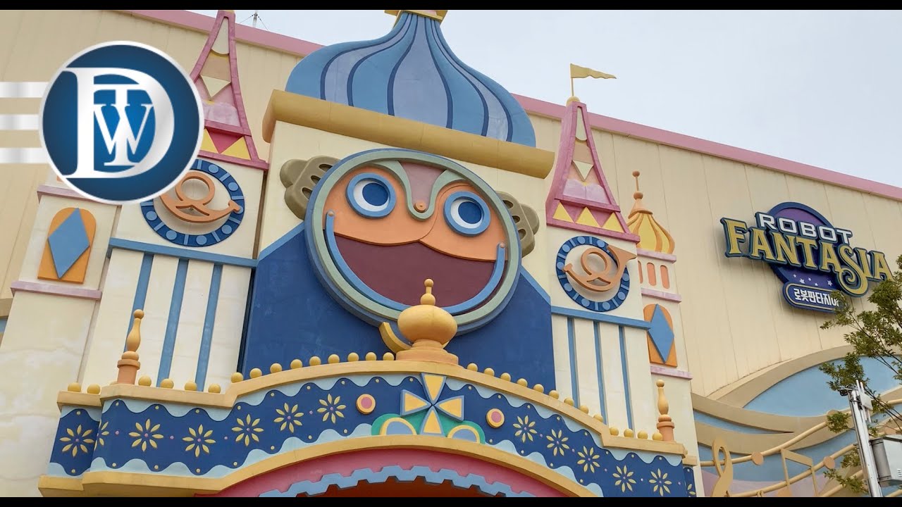 It's a Small World alike facade at Robot Land Theme Park 마산 로봇랜드 주제곡