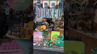 wicked is EVERYWHERE 💚💗🫧🧙✨ #wicked #musical #theatre #arianagrande