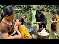 A single mother goes out to pick bamboo shoots, dries them, and sells them to earn money to buy food
