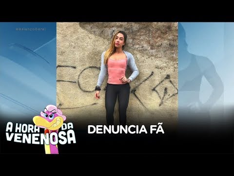 Dani Bolina recebe cantada de fã casado e conta para esposa