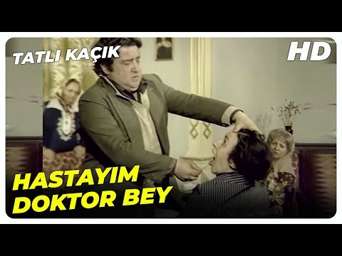 Tatlı Kaçık - Bayram, Teyzeleri Tedavi Ediyor! | Müjde Ar Eski Türk Filmi