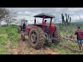 O trator MF296 se atolou até o talo no alto da serra,Chimbinha foi desatolar com o traçado