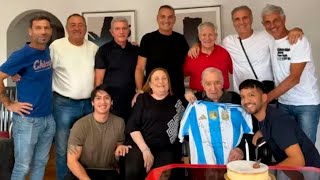 ASÍ, LOS CAMPEONES DEL MUNDO DEL 86ʼ LE FESTEJARON LOS 87 AÑOS A CARLOS SALVADOR BILARDO