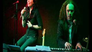 Anneke Van Giersbergen  & Danny Cavanagh - Songbird (subtitulos español) chords