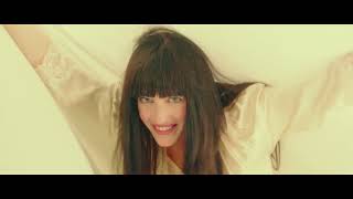 White Bird in a Blizzard (2014) Featurette - Story and Cast