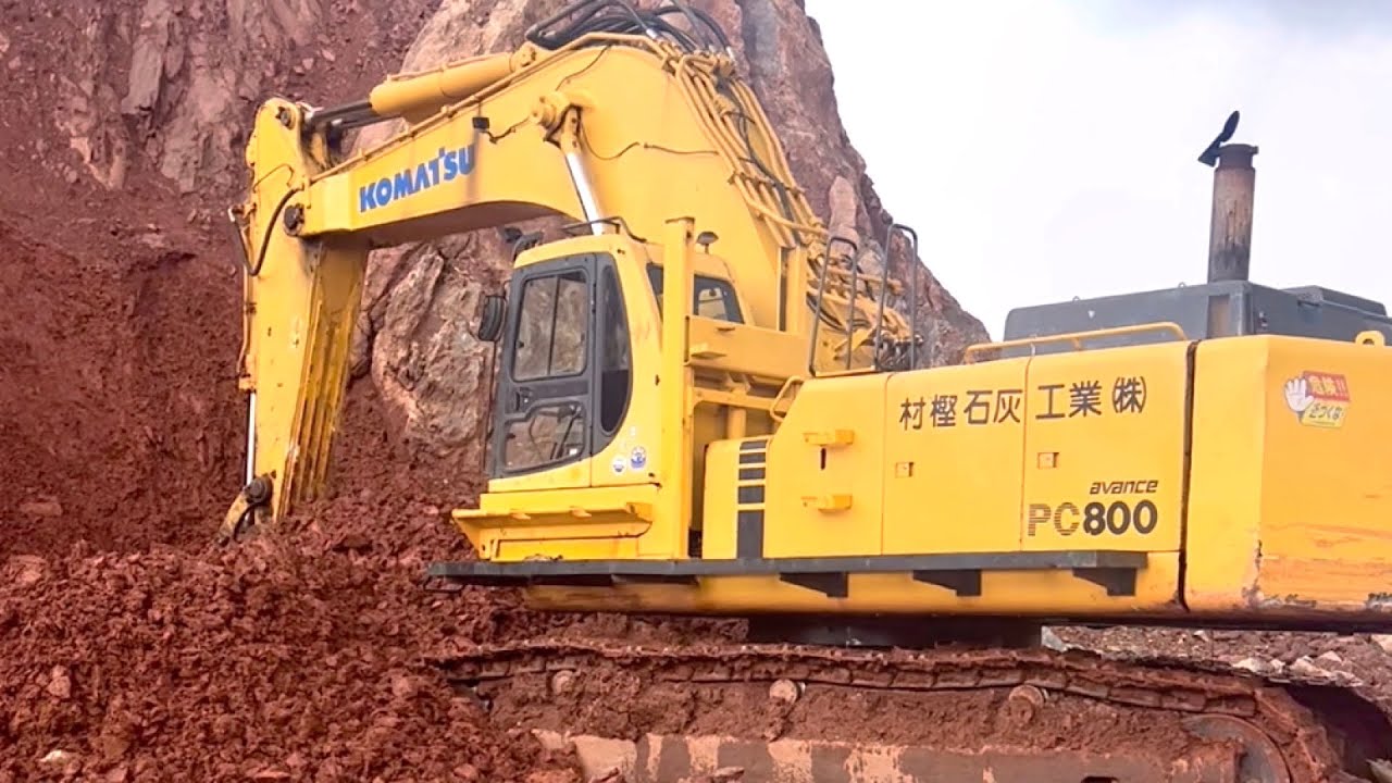 Giant Heavy KOMATSU Excavators Mining Minerals - Heavy Machinery 