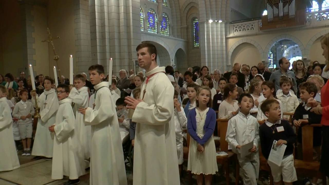 Première des communions à la Paroisse SainteJeanned'Arc YouTube