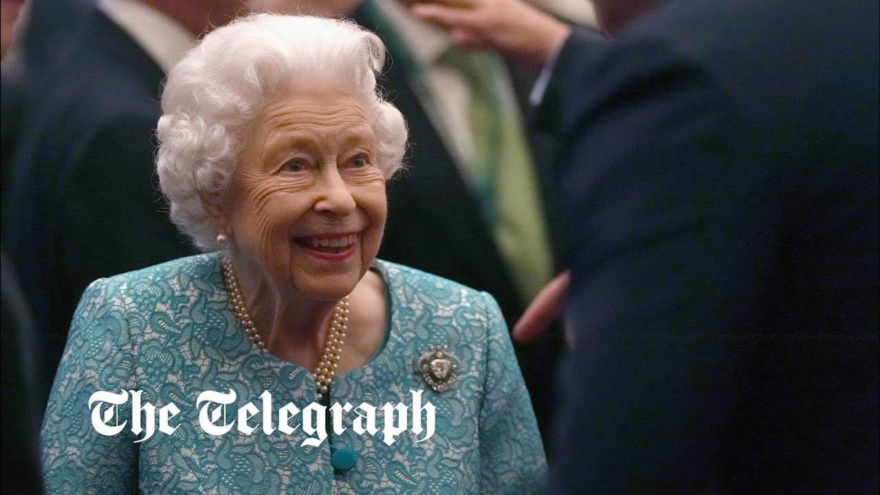 Londoners Express Well-Wishes for the Queen Following Hospital Stay