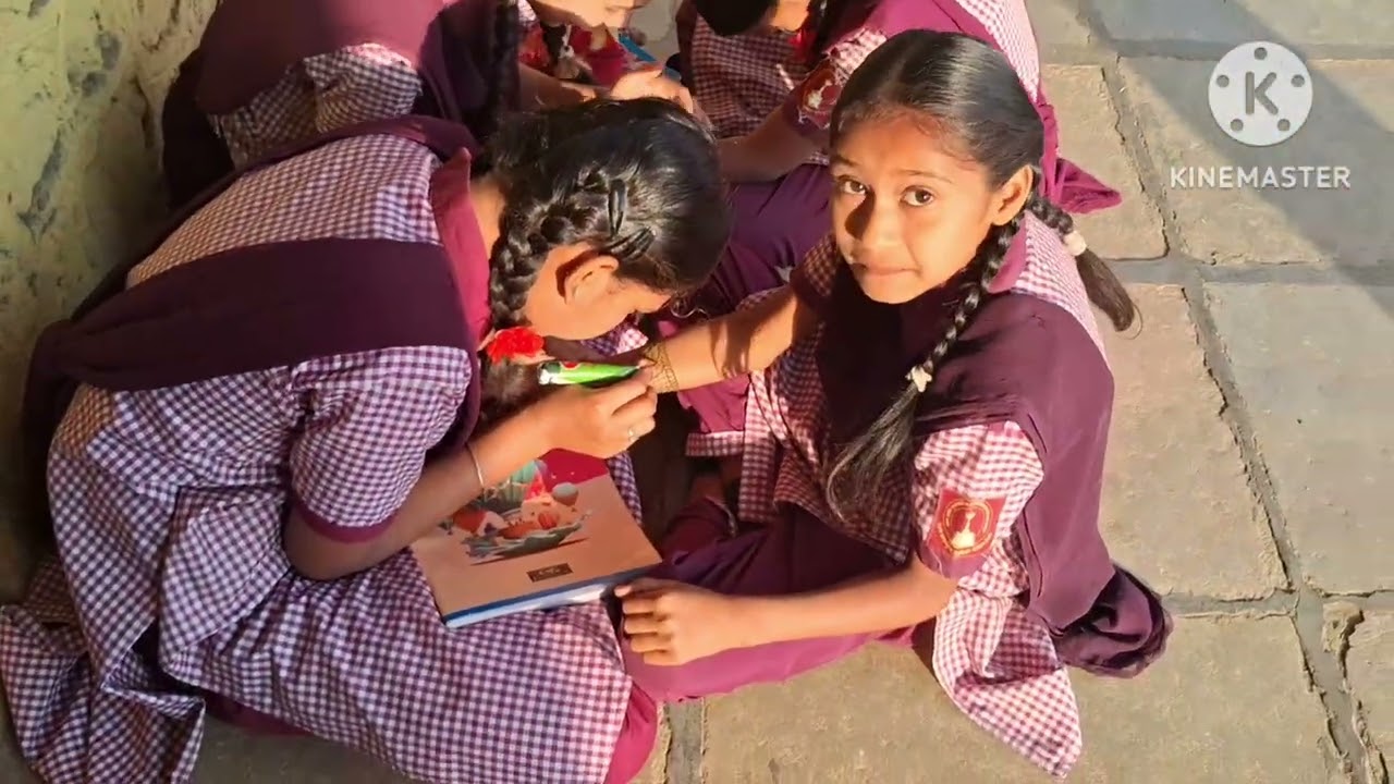 जागतिक  महिला  दिनानिमित्त शिये हायस्कूल मध्ये मेहंदी स्पर्धा ठेवण्यात आल्या.