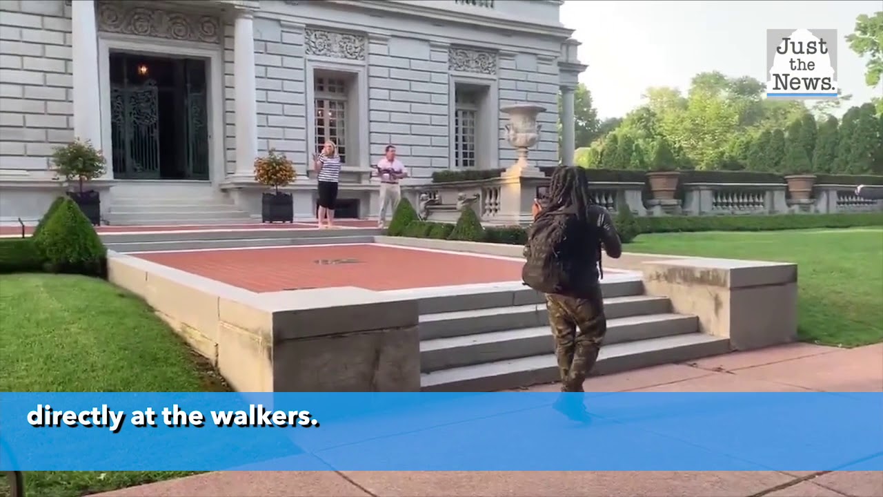 Man and woman point guns at St. Louis Protesters - YouTube