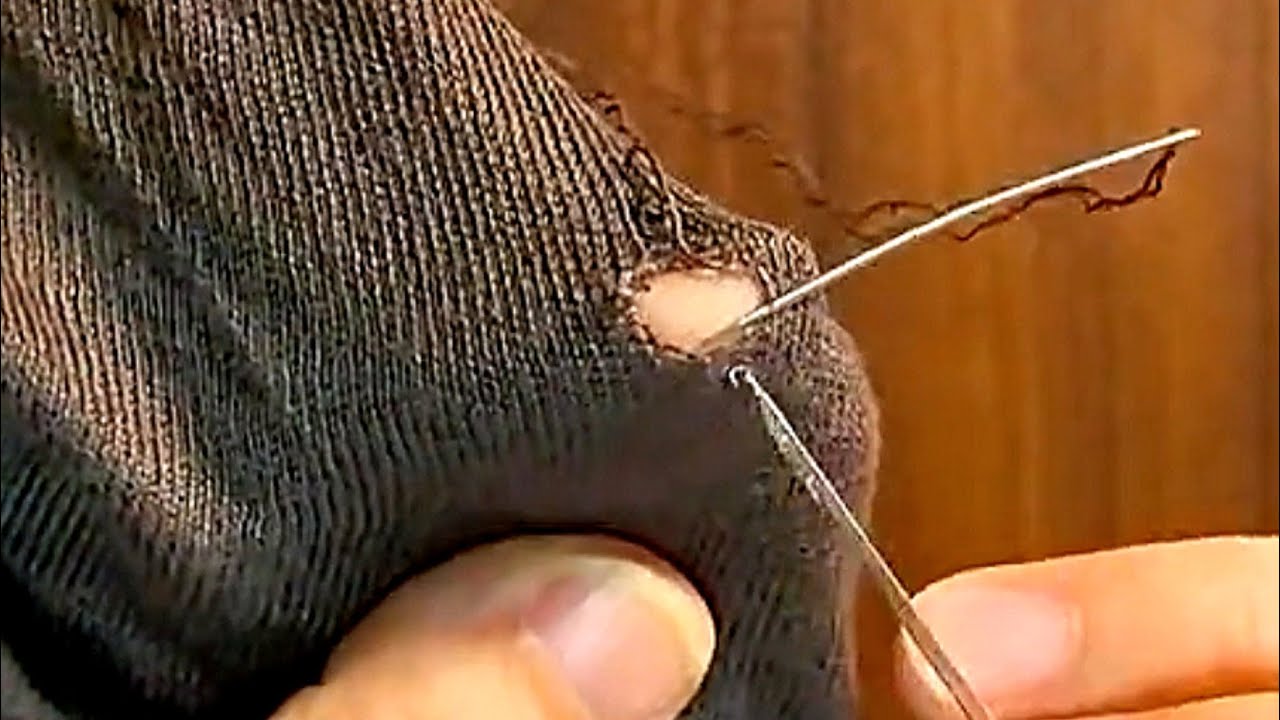 How to easily repair holes in a knitted sweater at home without leaving ...