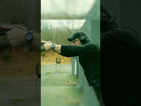 Shooting the smol FN Reflex