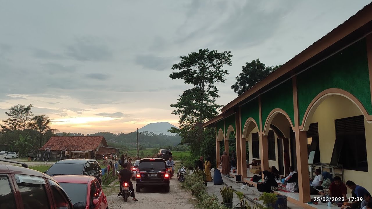 ifthar jama'i Di Pondok Pesantren Assa Adah Petir Serang Banten