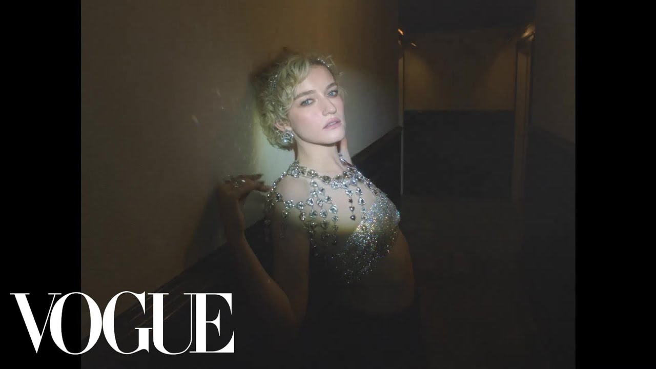 Back to Life - Follow Julia Garner as she takes on the City that Never Sleeps in Swarovski 

Still haven’t subscribed to Vogue on YouTube? ►► http://bit.ly/vogueyoutubesub
Wan