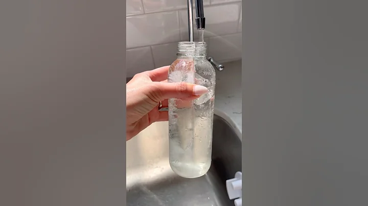 Summer hack for staying hydrated! 💦☀️🧊#summer #hacks #water #icecube #summerhacks #momhacks thumbnail