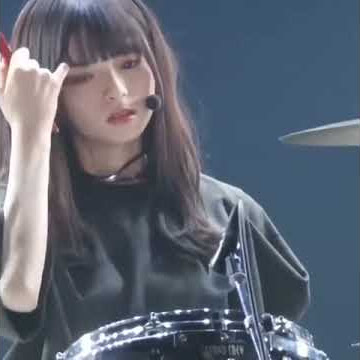 Asuka Saito playing the drums | Nogizaka46
