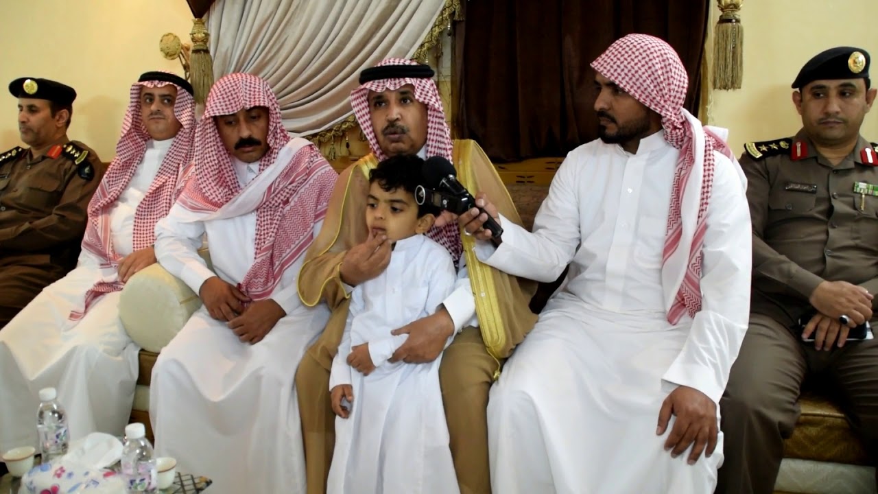 وصول محافظ القنفذة لاداء العزاء في شهيد الواجب حمد ابراهيم الناشري