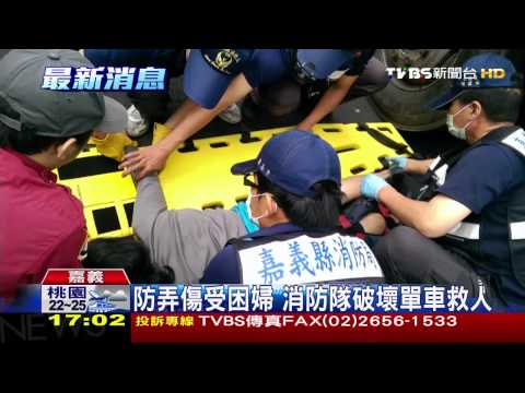 貨車撞卡底盤　單車爛、婦人驚險獲救！