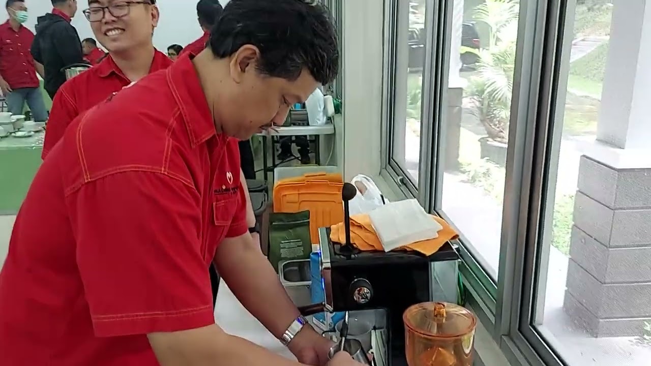 AJ inilah TEAM HMC lengkap.. dengan cafe special di Proskuneo Bandung