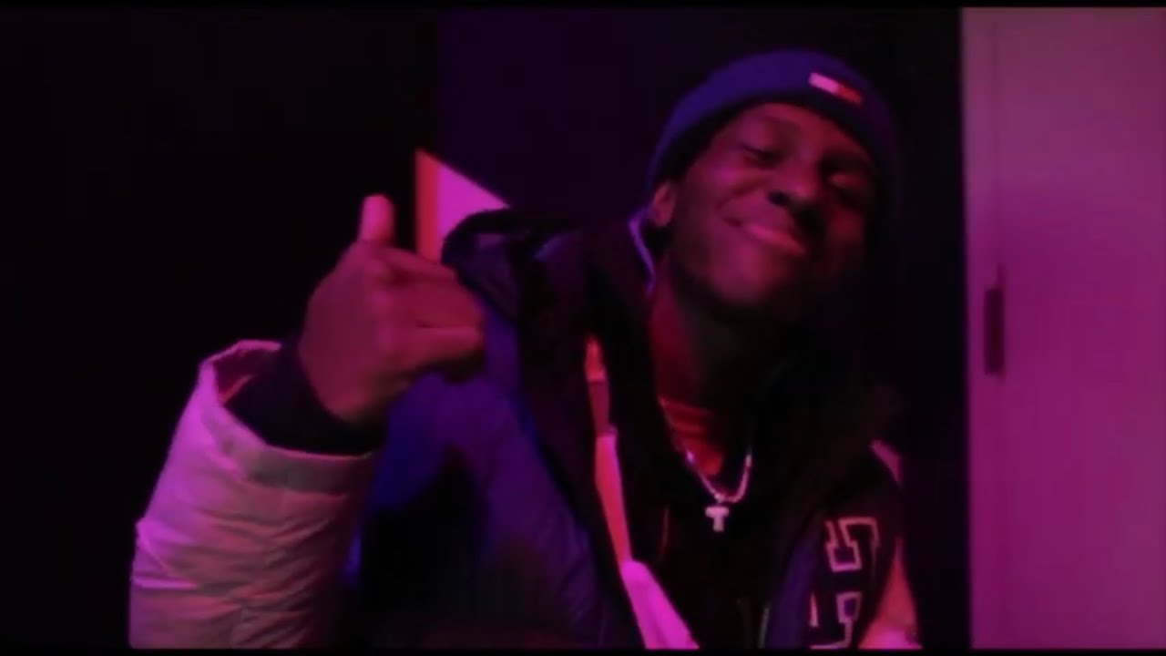 Смотреть «Ty Balla - LBJ X ThrowAway» на YouTube Смотреть «Ty Balla - LBJ X ThrowAway» на YouTube