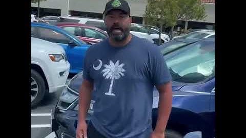 Dude Gets Confronted For Catcalling a Woman at a Stop Light
