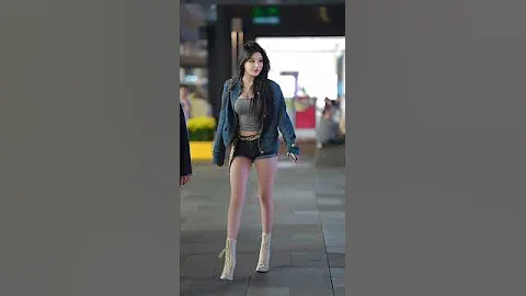 Beautiful Chinese Girl #4kvideo #fashiontrends #chinsesstreetfashion #beauty #shorts