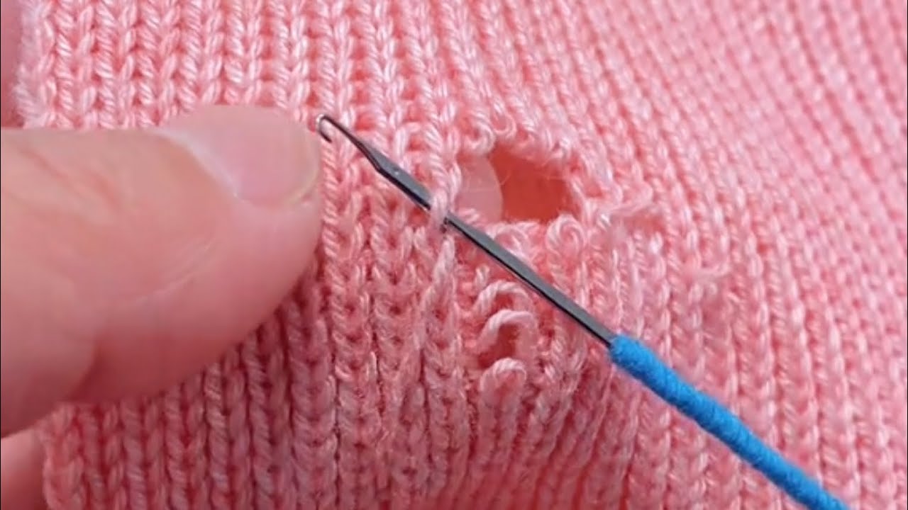 How to Perfectly Repair a Hole in a Knitted Sweater Without Leaving Any ...