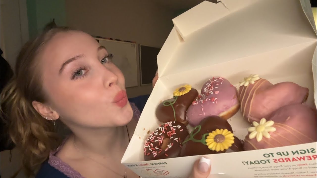 Asmr eating Krispy Kreme’s Valentines doughnuts 