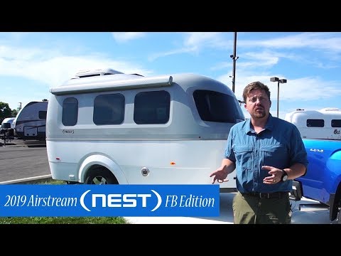 Видео: Airstream Dicches Емблематичен алуминий за фибростъкло в New Nest Trailer