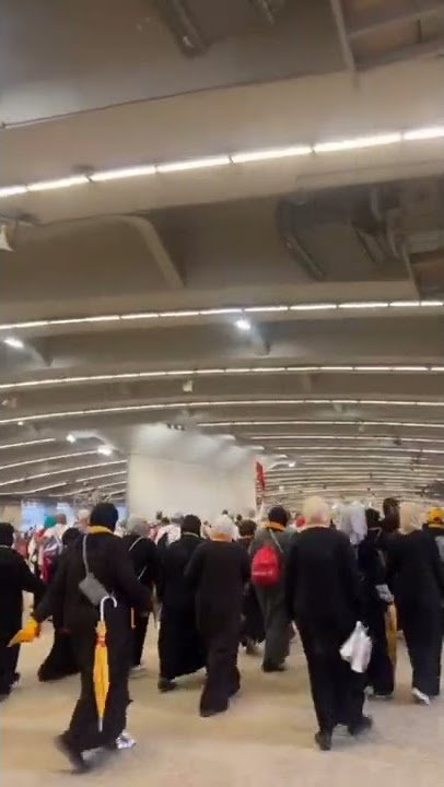 MERINDING MELIHAT TUGU BESAR PROSES PELONTARAN JUMRAH JAMAAH HAJI INDONESIA BANYAK MENINGGALKAN MINA