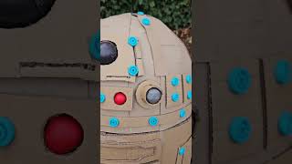 The details on this R2D2 sculpture are epic! 🤯 Created with cardboard and Makedo #starwars
