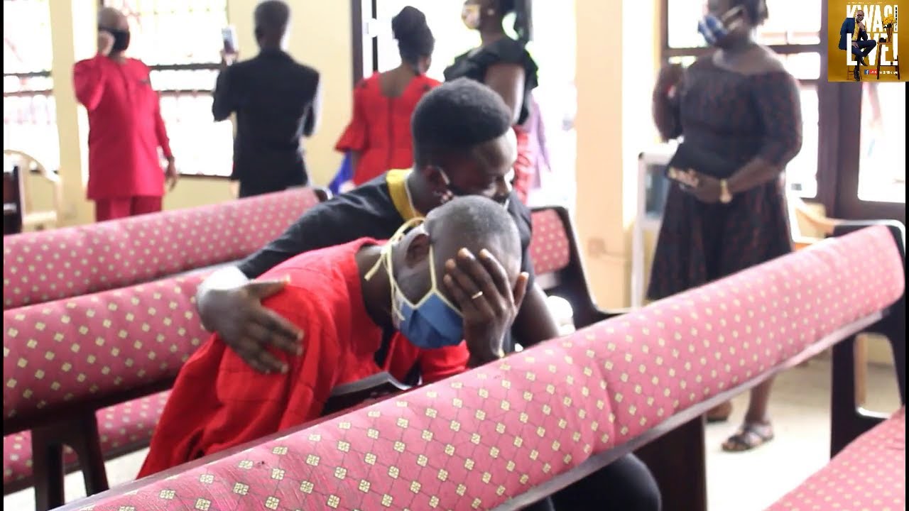 Odi Ahenkan breaks down in tears after Nana Agyei Sikapa was taken up for burial