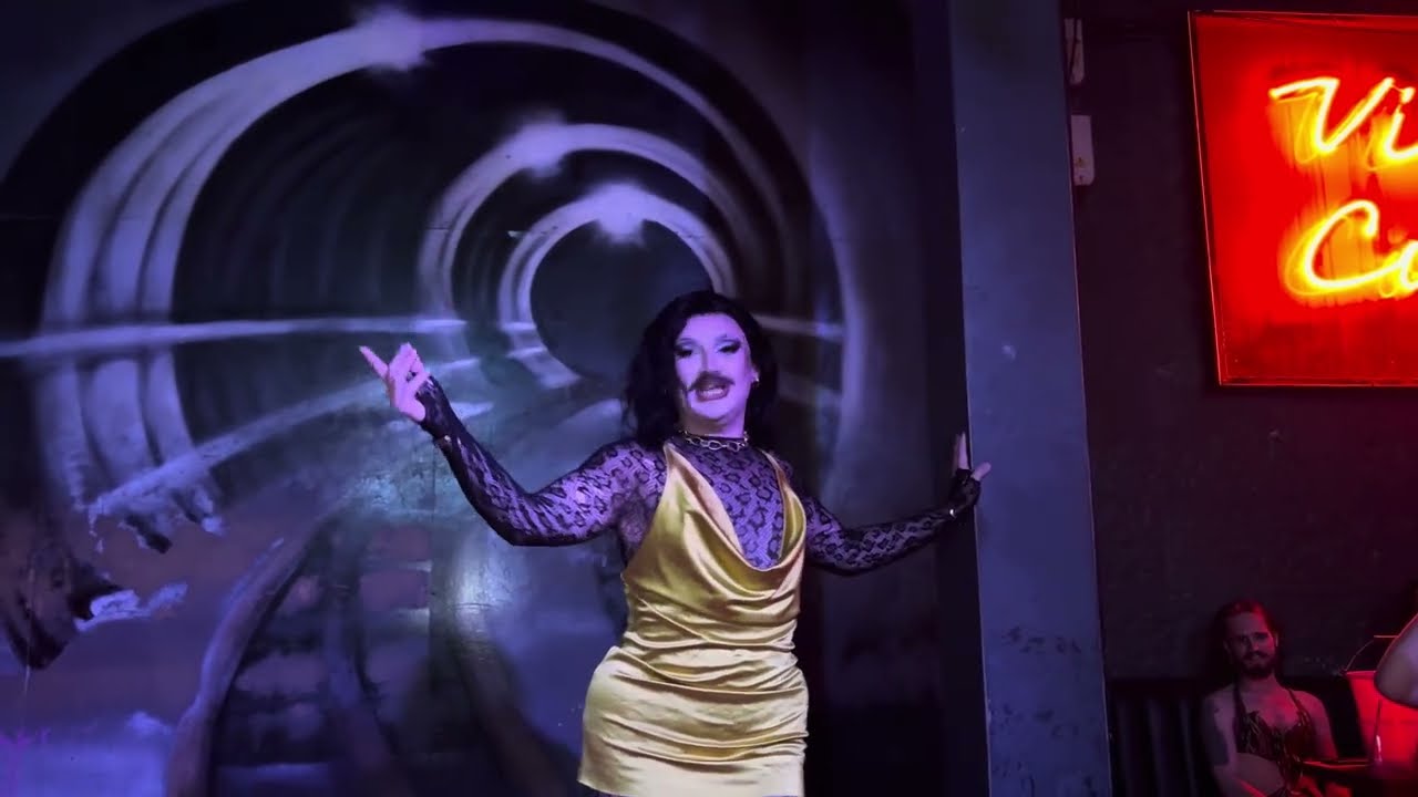 Elizabeth Moore - This Is My Life