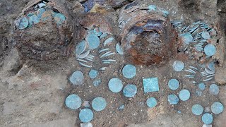 В развалинах печи старого подвала Нашли КЛАД.