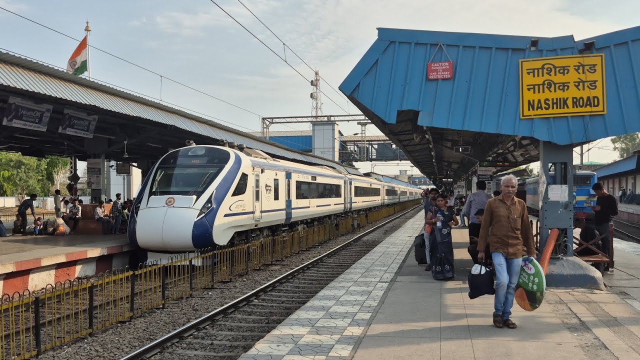 20706 MUMBAI CSMT-JALNA VANDE BHARAT SF EXPRESS DEPARTING NASHIK ROAD ...