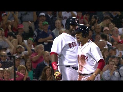 BAL@BOS: Betts hustles