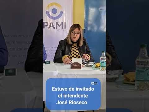 Reunión en el Centro de la Cordialidad de PAMI, afiliados y José Rioseco, Intendente de Cutral Co