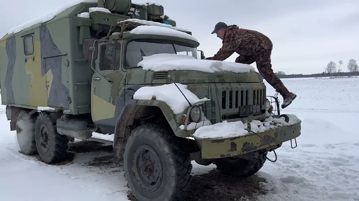 Cold start - Warming Up My ZIL 131 the Siberian Way!