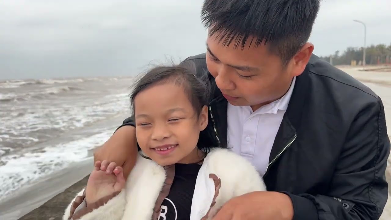 Chú anh còi cho chị sen và thối khắm lặm ra biển chơi