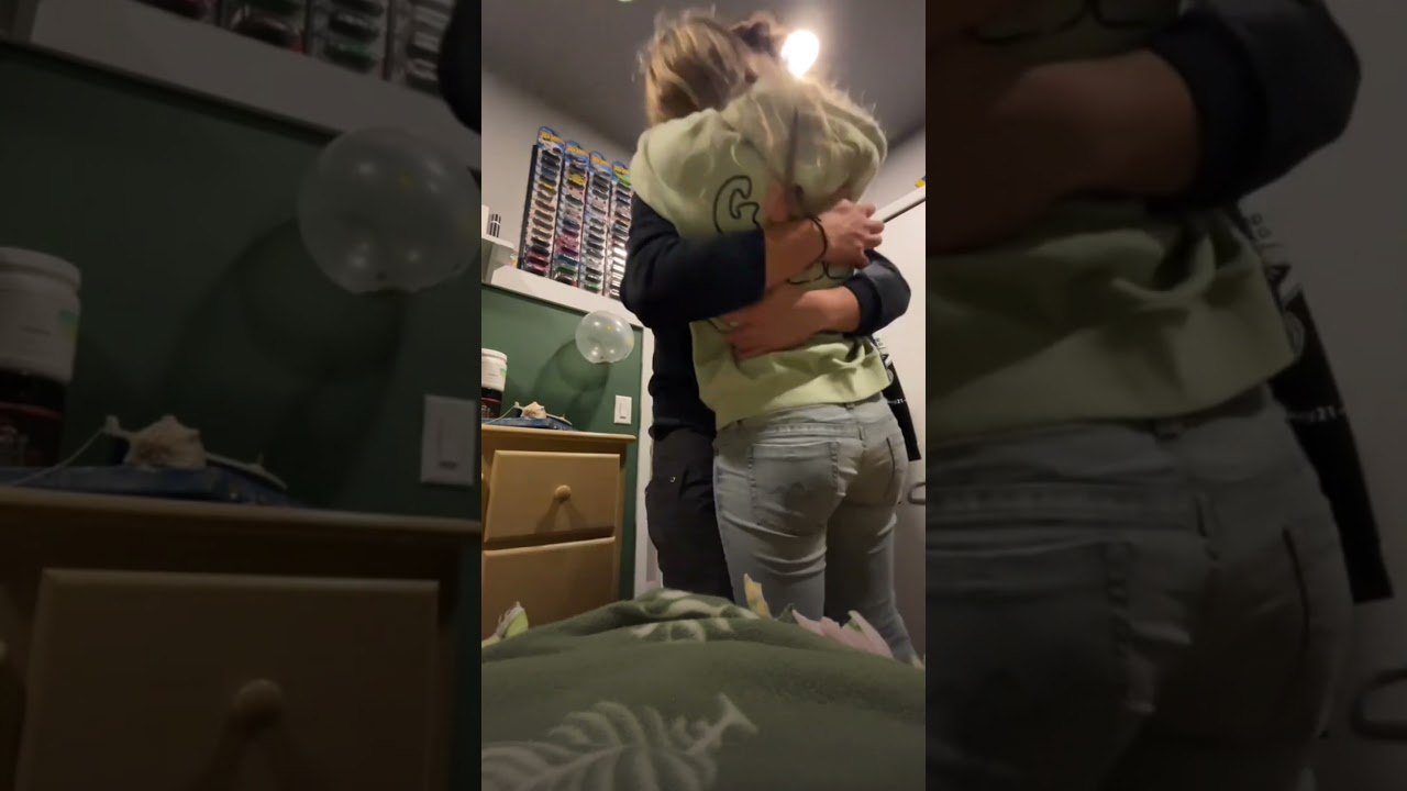 She hid in her boyfriend’s room to surprise him 👏