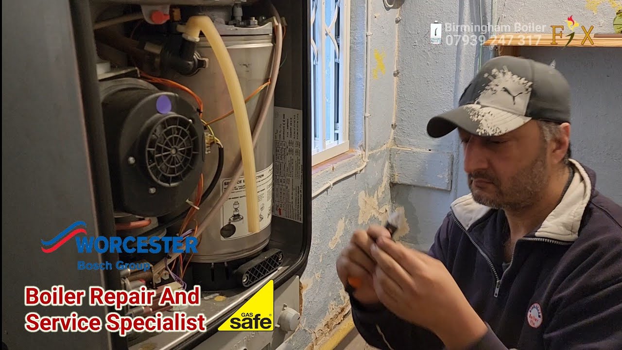 Wocester Bosch no power, completely dead it was blowing the glass fuse  Birmingham gas boiler repair - YouTube