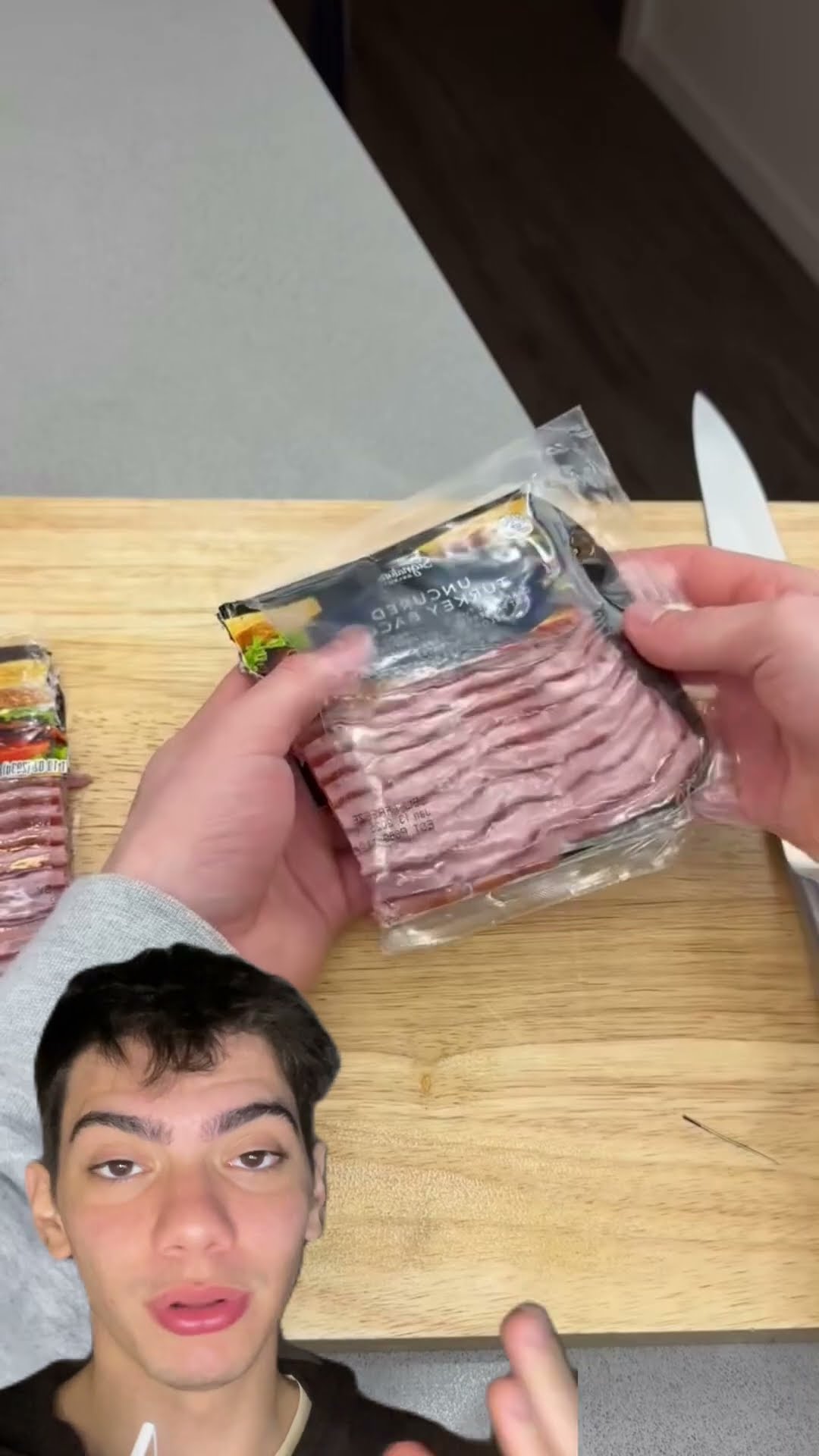 Corte no meio, encaixe e guarde! Praticidade pra armazenar produto a vácuo na geladeira. ?