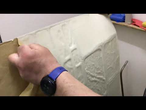 Видео: Поклеили самоклеюшиеся панели в ванной.