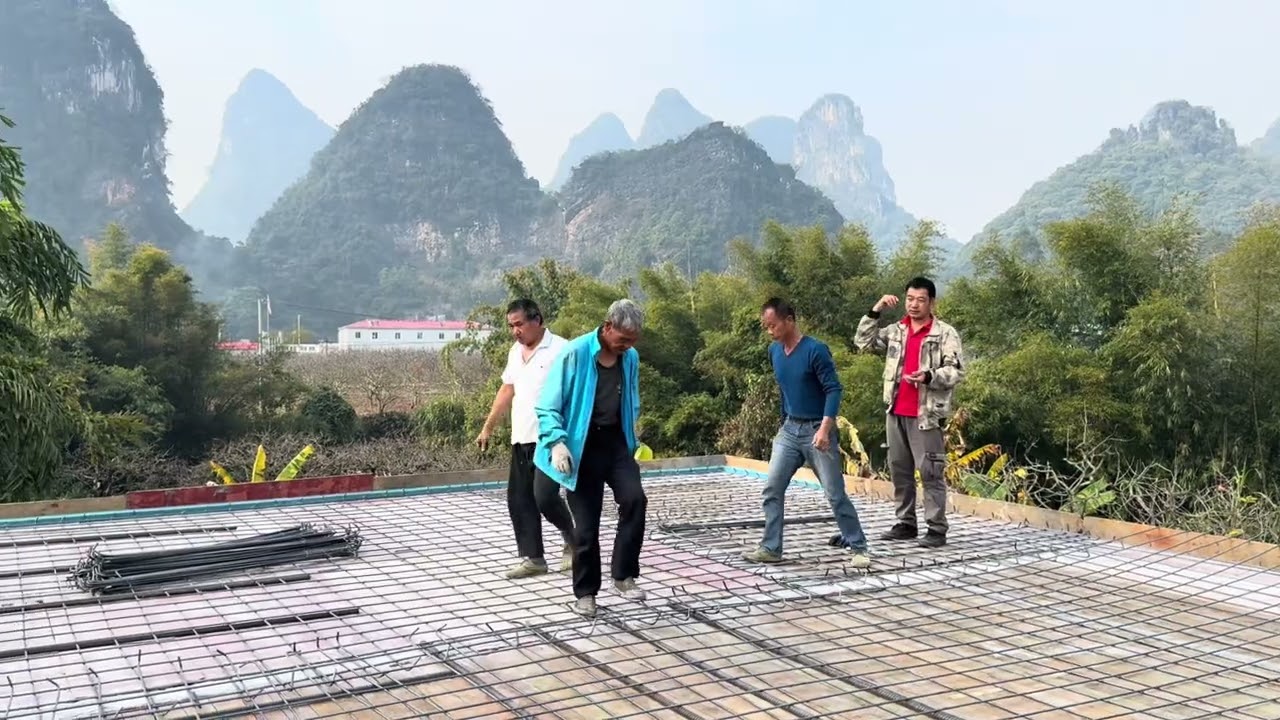 小院改造第33天，6个师傅一大清早送来惊喜，屋子马上封顶了，看到这进度媳妇很满意