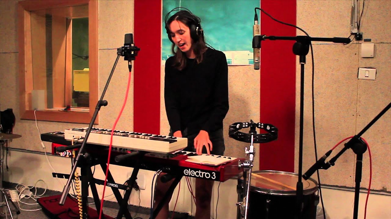 FLORA - Happy Today - Live @ Kol Hacampus 106fm