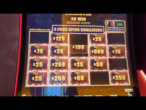 Crupier , casino ...