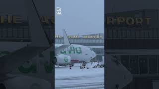 Alles Uit De Kast Tegen De Sneeuw Op Rotterdam The Hague Airport