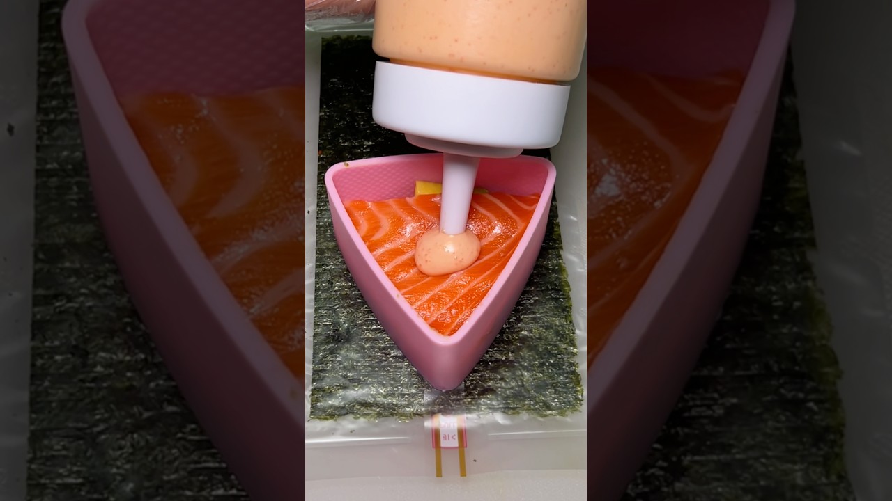 How to make PERFECT ONIGIRI WITH SALMON AND AVOCADO 