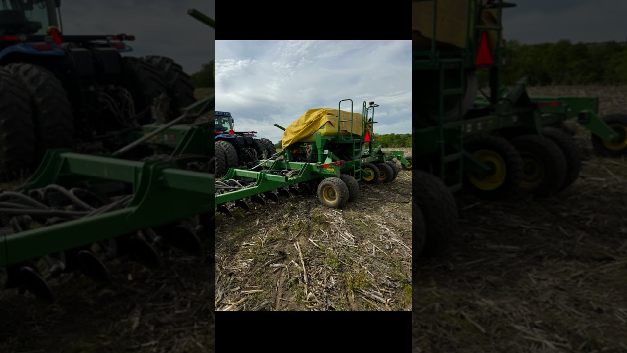 Monitor just wants to be heard #farmer #johndeere